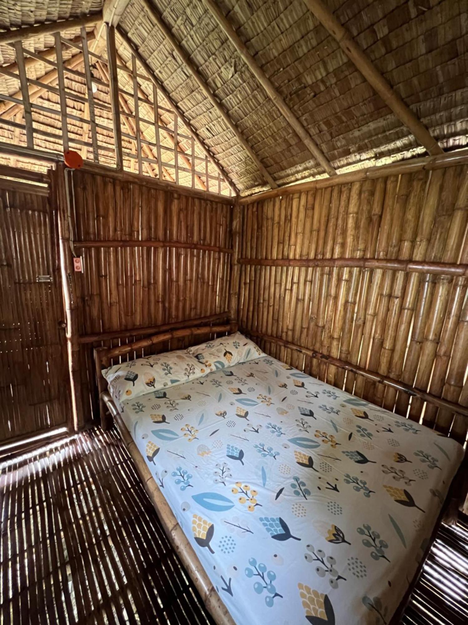 Sharky Hostel Oslob Exterior photo