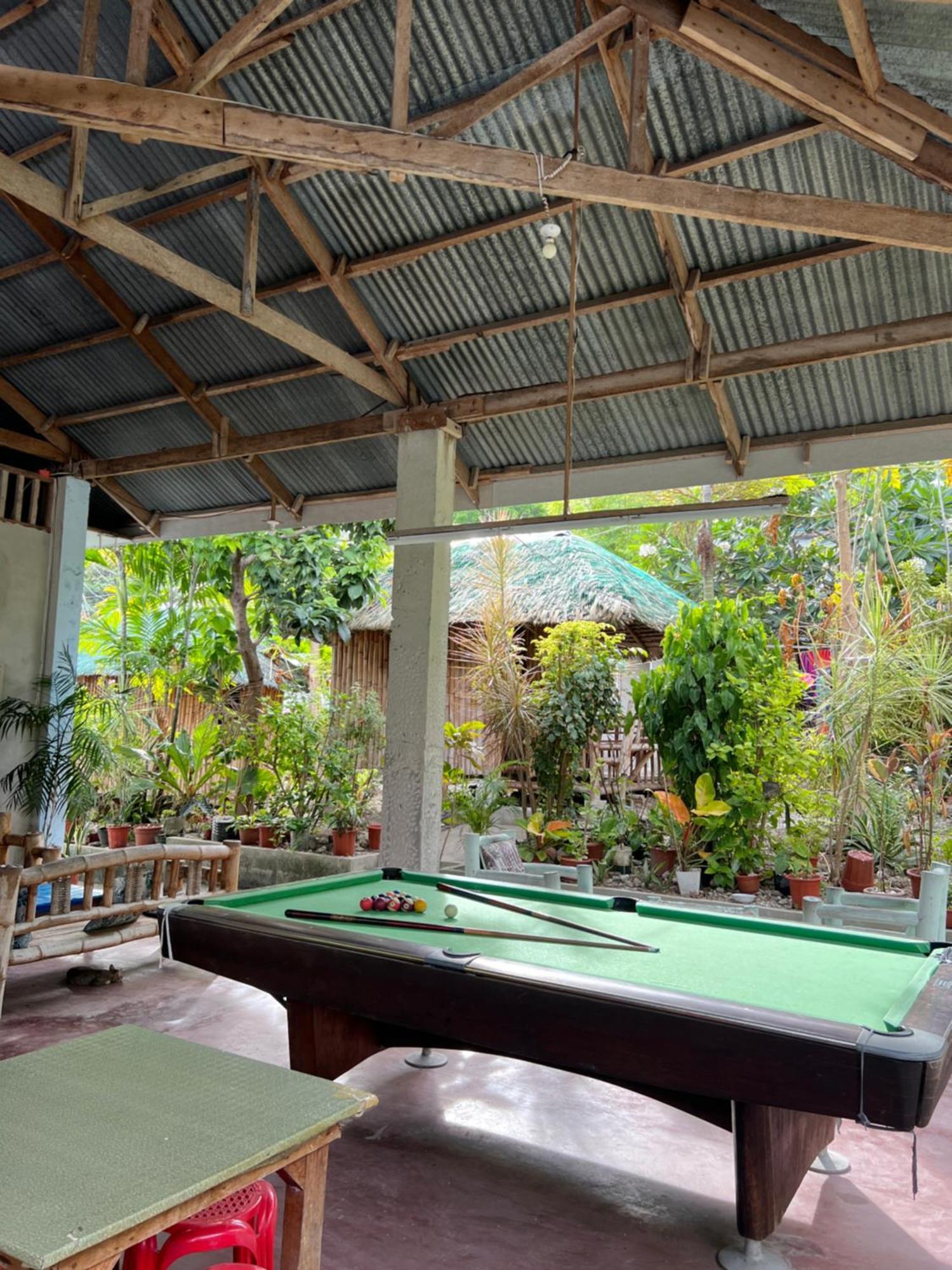 Sharky Hostel Oslob Exterior photo